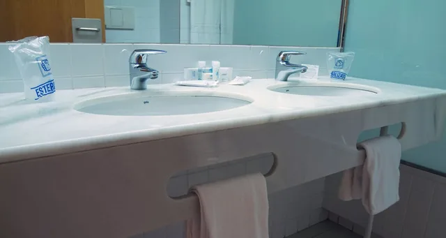 غرفة قياسية بسرير مزدوج أو سريرين منفصلين بإطلالة على البحر، Hotel Lodomar Spa And Talasoterapia 5/6
