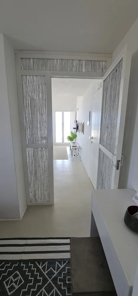 1 Bedroom, Deluxe, House, Queen Bed, Sofa، Lemon Tree Houses 2/5