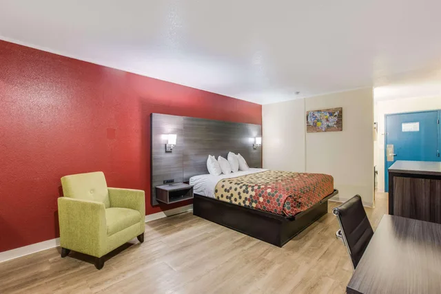غرفة بسرير مزدوج، Econo Lodge Garden City - Savannah 3/5