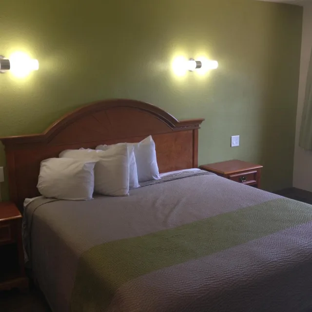 غرفة بسرير كينج، Red Carpet Inn New Brunswick 3/5
