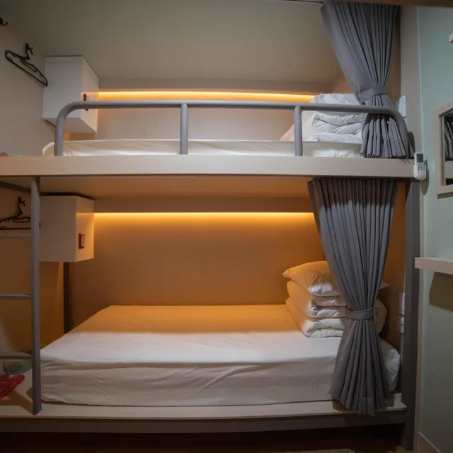 سكن مشترك بسريرين للنساء، Calistar Hotel 6/10
