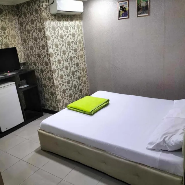 غرفة قياسية بسرير كوين، PJ Inn Hotel 1/8