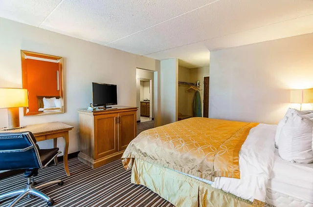 جناح بسرير كينج للمدخنين، Econo Lodge Inn & Suites Norton - Wise South 2/2