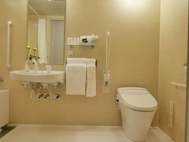 Universal, Double Bed, Unit Bath، Red Roof Inn And Suites Osaka Namba Nippombashi 2/2