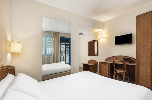 Style, Economy, Single, Double Bed, Ground Floor، Welcome Hotel 2/7