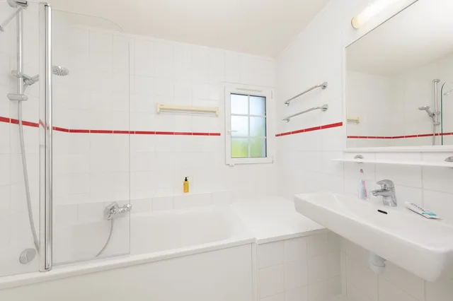 Design, Comfort, Cottage, 1 Double and 4 Single Beds، CENTER PARCS LE LAC D'AILETTE 2/2