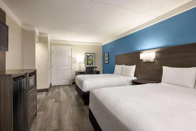 غرفة بسريرين مزدوجين لذوي الإعاقة، La Quinta Inn by Wyndham San Antonio I-35 N at Toepperwein 3/9