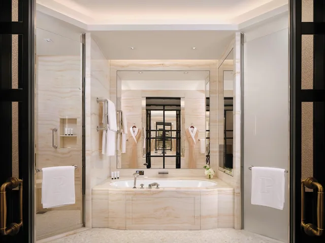 Premier, Suite, King Bed, The Peninsula London 4/4
