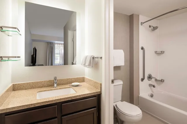 جناح بسرير كينج بغرفة نوم واحدة مع أريكة لذوي الإعاقة، Residence Inn Denver Southwest Lakewood 3/3