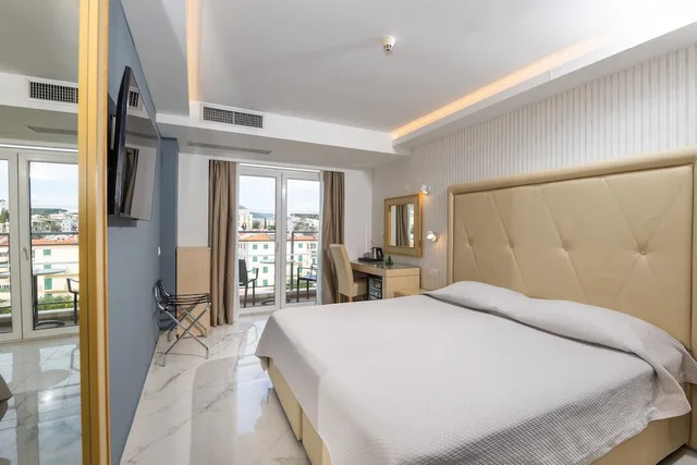 غرفة قياسية بسرير مزدوج بإطلالة على المتنزه بشرفة، Grand Hotel Park Dubrovnik 3/5