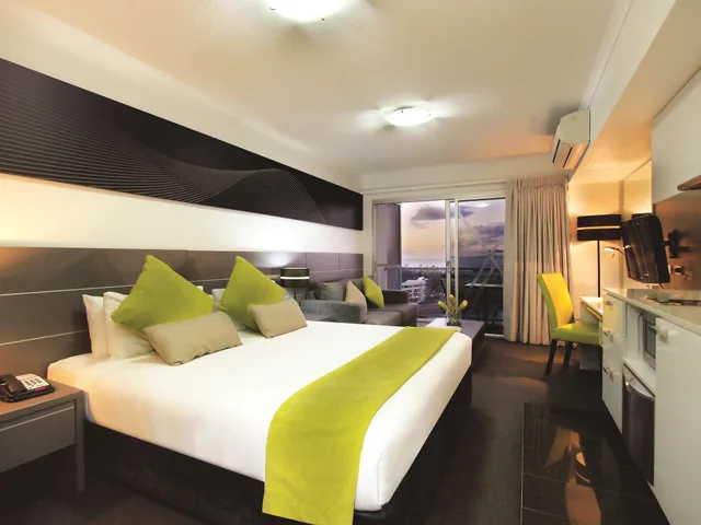 City, Studio, King Bed، Oaks Townsville Metropole Hotel 8/10
