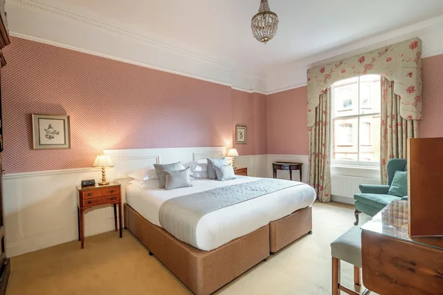 Highgrove, Suite, 2 King Beds, 1 Double and 1 Single Bed، No 1 The Mansions By Mansley 5/10