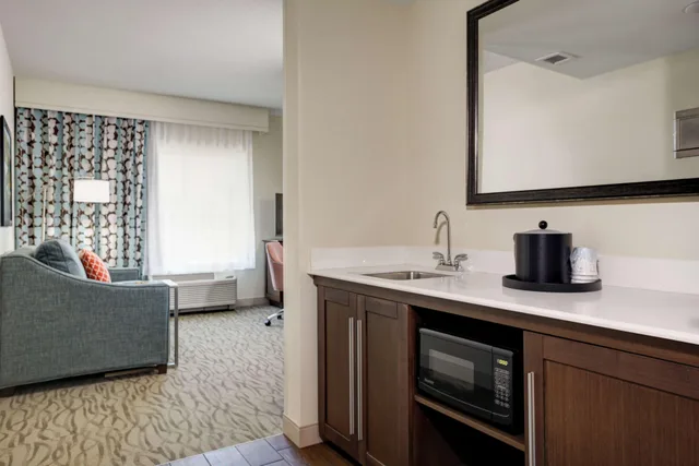 جناح استوديو بسرير كينج مع أريكة، Hampton Inn and Suites Vero Beach Downtown 2/2