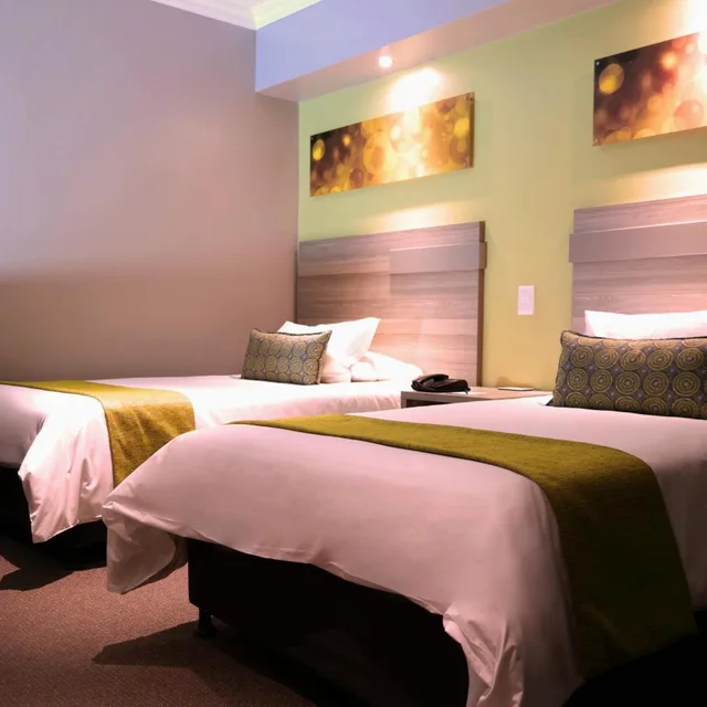 غرفة بسريرين منفصلين، Birchwood Hotel Or Tambo Conference Centre 2/3