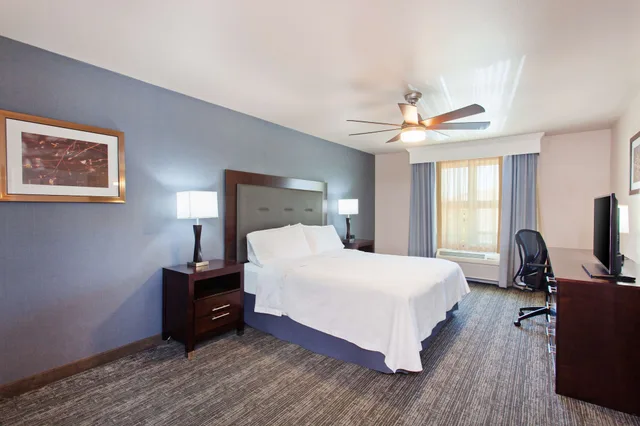 غرفة بسرير كينج وسريرين كوين لذوي الإعاقة، Homewood Suites By Hilton Fairfield Napa Valley Area 3/6