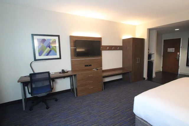 غرفة بسرير كينج لذوي الإعاقة، Holiday Inn Express Hotel And Suites Charleston North 3/5