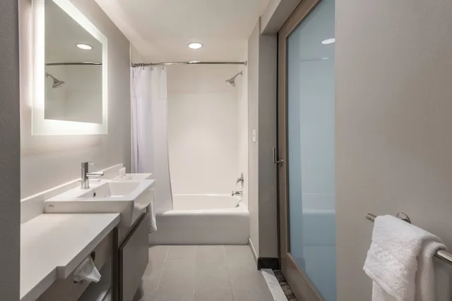 جناح بسريرين كوين مع أريكة لذوي الإعاقة، Springhill Suites Dallas Rockwall 1/1