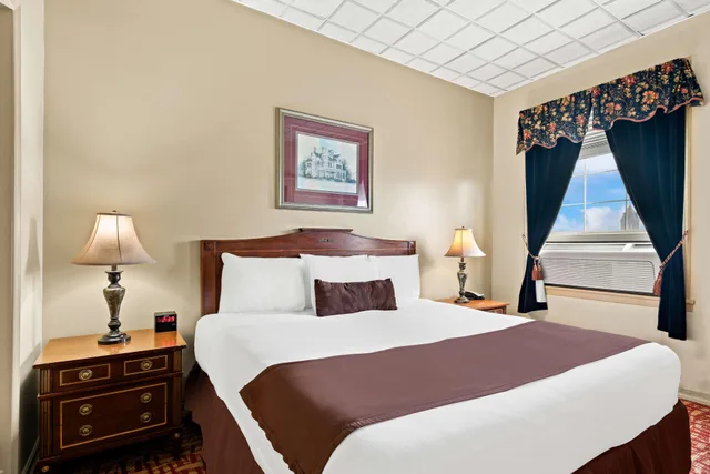 Adjoining, Suite, King and Double Bed، Genetti Hotel SureStay Collection By Best Western 3/8