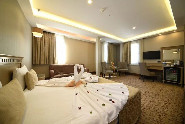 غرفة ديلوكس بسرير كوين مع أريكة، Grand Star Hotel Bosphorus 2/3