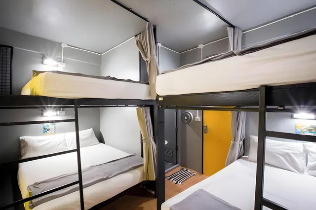 سكن مشترك مختلط بأربعة أسرّة وأسرّة بطابقين وسرير كوين، Beehive Phuket Old Town - Hostel 1/2