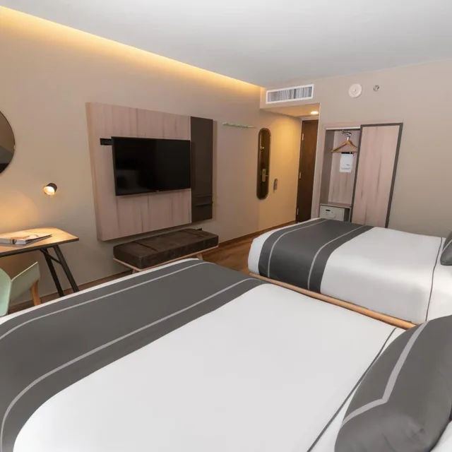 غرفة قياسية بسرير مزدوج، Hotel Highland Chihuahua 3/5
