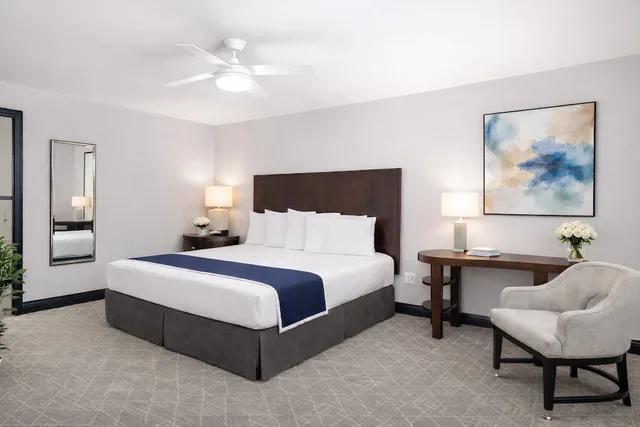 جناح جونيور بسرير كينج مع أريكة، Tilden Hotel 4/6