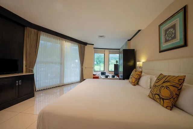 Junior Suite, King Bed, Volcano View، Royal Corin Thermal Water Spa and Resort 7/10