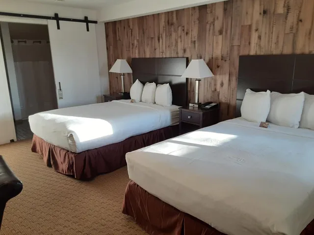 غرفة بسريرين مزدوجين لذوي الإعاقة، Mission Inn 1/4