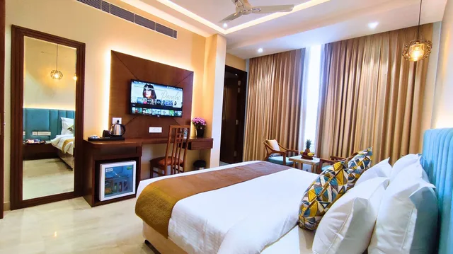 غرفة بريميوم بسرير كينج، MGR Hotel Moradabad 4/10