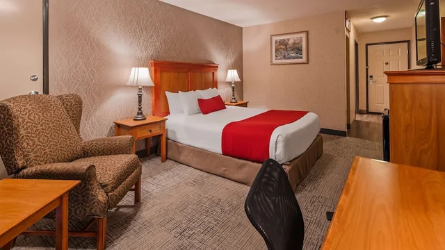 غرفة قياسية بسرير كوين بشرفة لذوي الإعاقة، Best Western Plus Rivershore Hotel 3/5