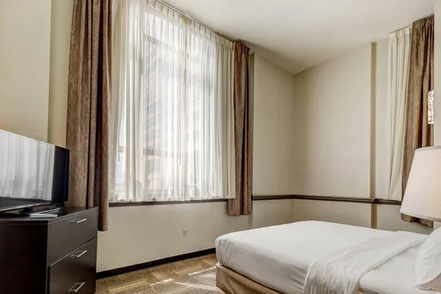 جناح بسرير كينج، Staybridge Suites BALTIMORE INNER HARBOR 2/10
