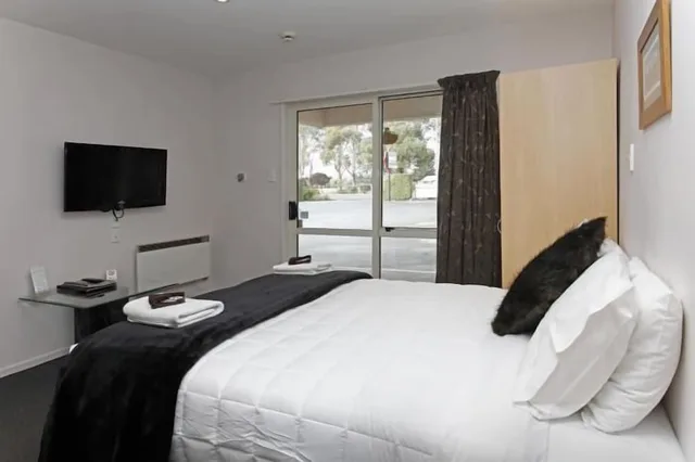 2 Bedrooms, Spa, Suite, 1 Double and 3 Single Beds, Kitchen، Amalfi Motor Lodge 2/5