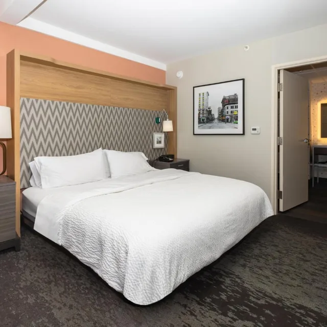 استوديو بسرير كينج لذوي الإعاقة، Holiday Inn Lancaster 1/3