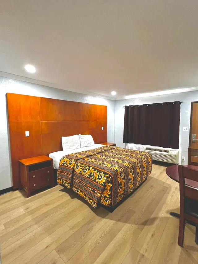 غرفة بسرير كينج، Aqua Inn Motel 1/1