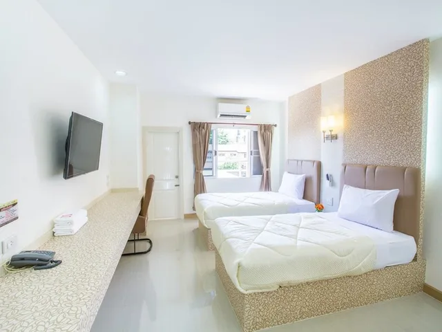 غرفة قياسية بسريرين منفصلين، P.A. Thani Hotel 1/3