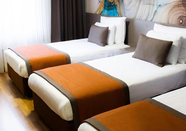 غرفة ثلاثية، Benler Hotel 3/5