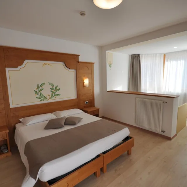 غرفة ثلاثية، HOTEL SELECT 5/6
