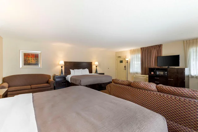 Upgrade, Efficiency, Suite, 2 King Beds، Quality Inn Cordele 1/3