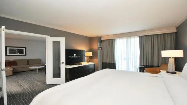 Suite, King Bed, Balcony, InterContinental Kansas City at the Plaza 1/6