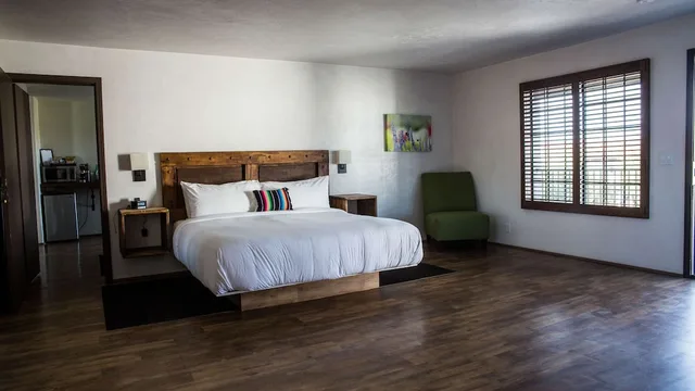 جناح بسرير كينج مع أريكة بمنطقة جلوس، Hacienda de Leal, BW Signature Collection 2/4