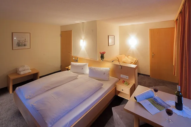 Classic, Double Bed, Berghotel Madlener 3/5