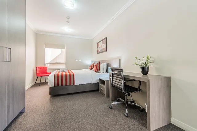 شقة بسرير كينج وسرير فردي بمطبخ صغير، Best Western Plus Camperdown Suites 7/10