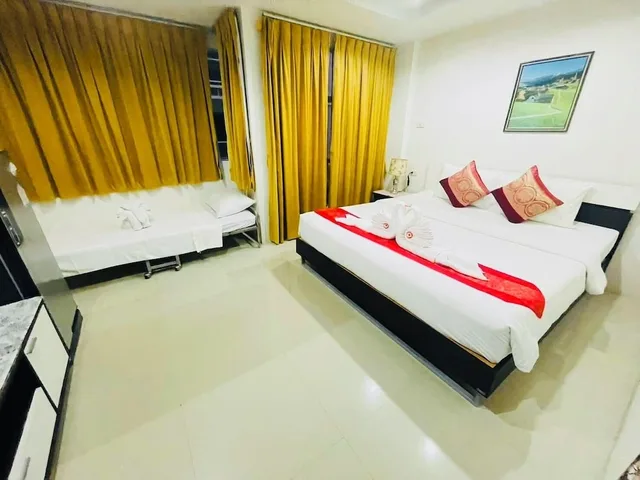 غرفة كلاسيكية بسرير مزدوج وسرير فردي بشرفة، SWISS HOUSE 2/10