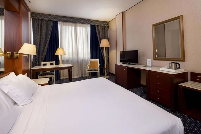 غرفة متصلة قياسية بسرير كينج وثلاثة أسرّة، Best Western Ctc Hotel Verona 1/6