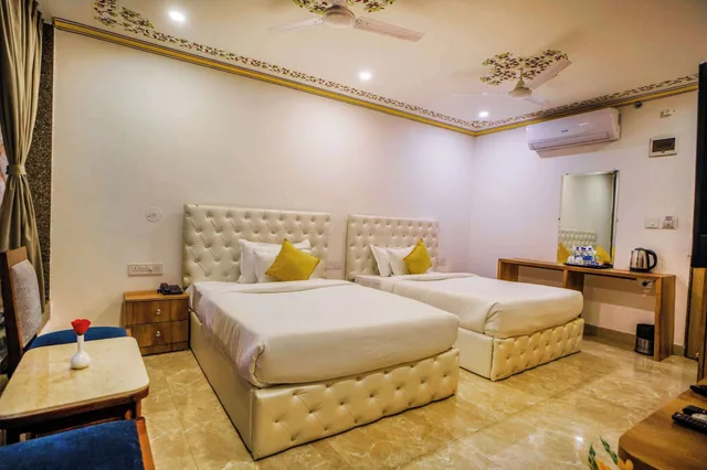 غرفة عائلية بسريرين منفصلين، Pax Grand Blue Udaipur 2/3