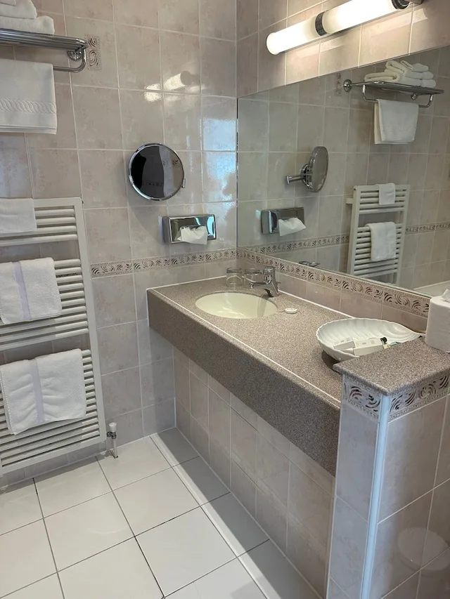 غرفة فاخرة بسرير مزدوج بإطلالة على البحر، Regency Hotel 2/2