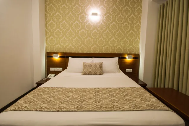 Deluxe, Double Bed, No Balcony، Ceyloni Inn 1/4
