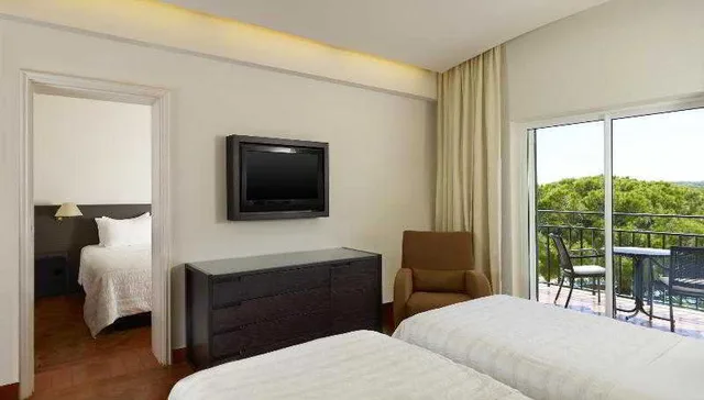 غرفة عائلية بإطلالة على الجبل، Penina Hotel and Golf Resort 1/1