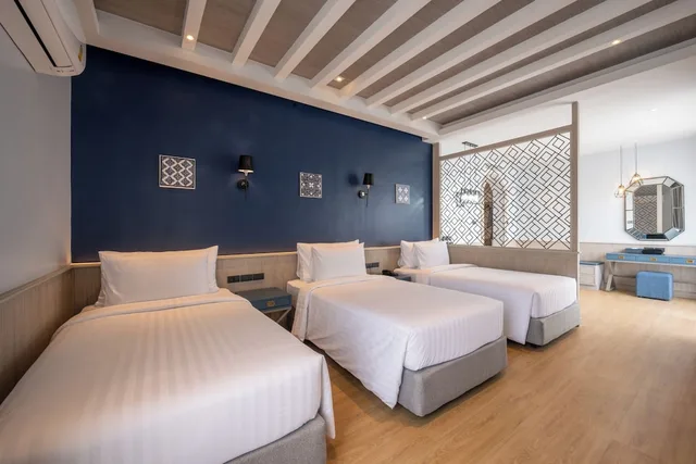 غرفة ديلوكس ثلاثية بثلاثة أسرّة، Seabed Grand Hotel Phuket 1/3