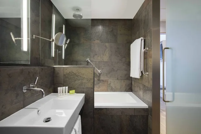 غرفة ديلوكس بسرير كينج، Le Meridien Barcelona 10/10